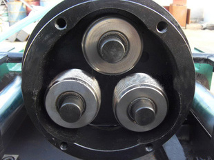 鋼筋直螺紋滾絲機使用前滾絲輪及偏心套的安裝方法? 鋼筋直螺紋滾絲機使用前滾絲輪及偏心套的安裝方法?